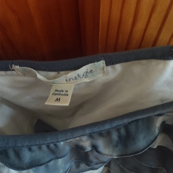 🌻3/$30 Multicolored frill tank - Picture 3 of 3